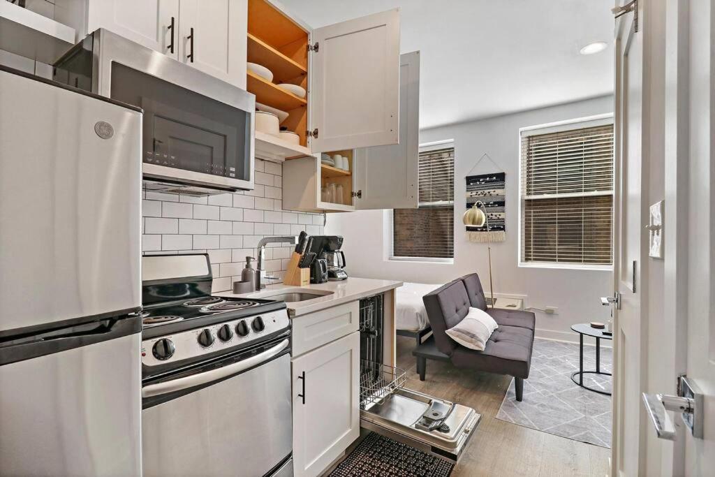 & Comfy Close To Shops & Dining - Montrose 210 & 212 Apartment