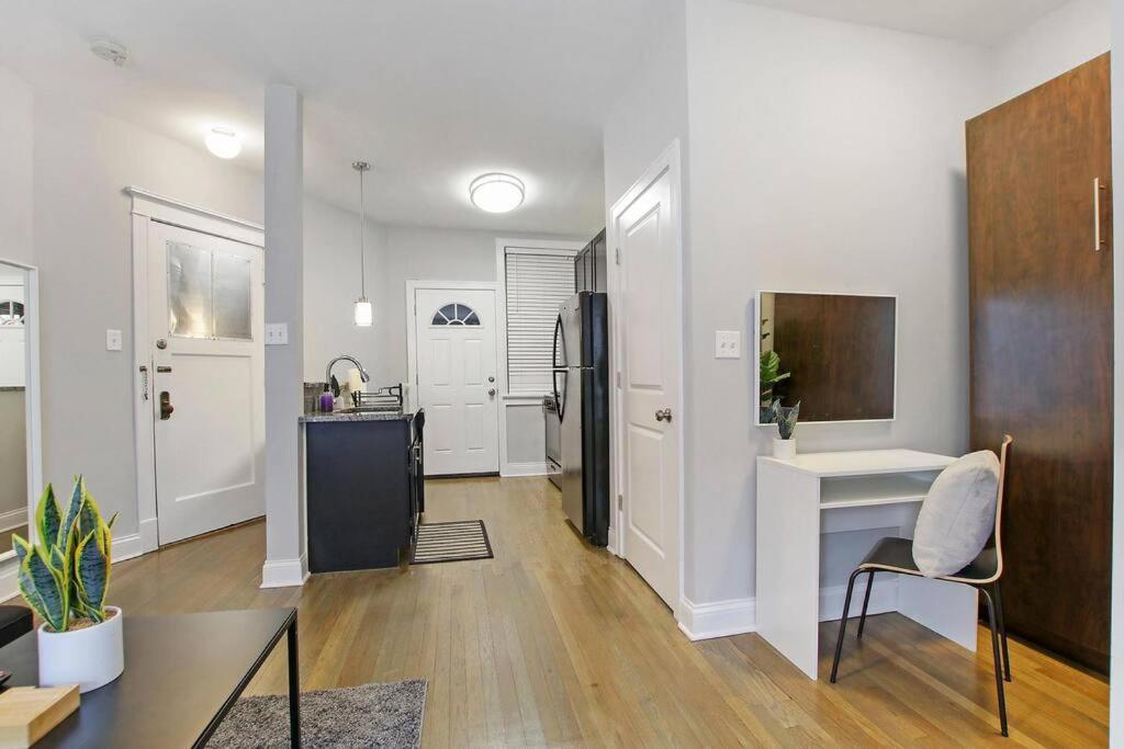 Stylish In Portage Park - Pensacola 2n Chicago