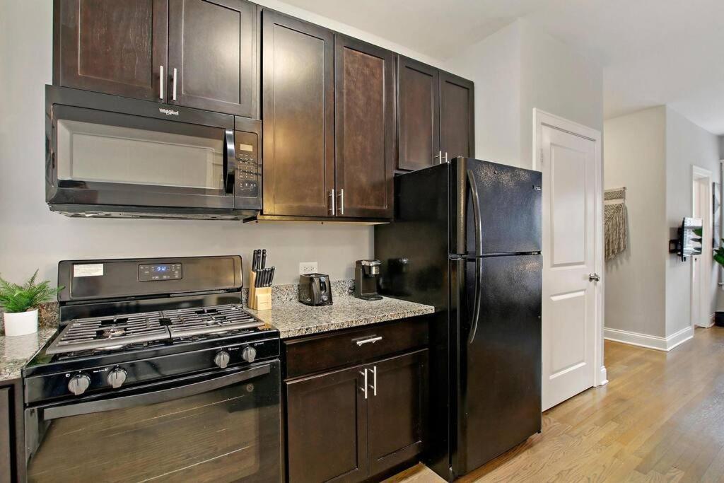 Stylish In Portage Park - Pensacola 2n Apartment Chicago