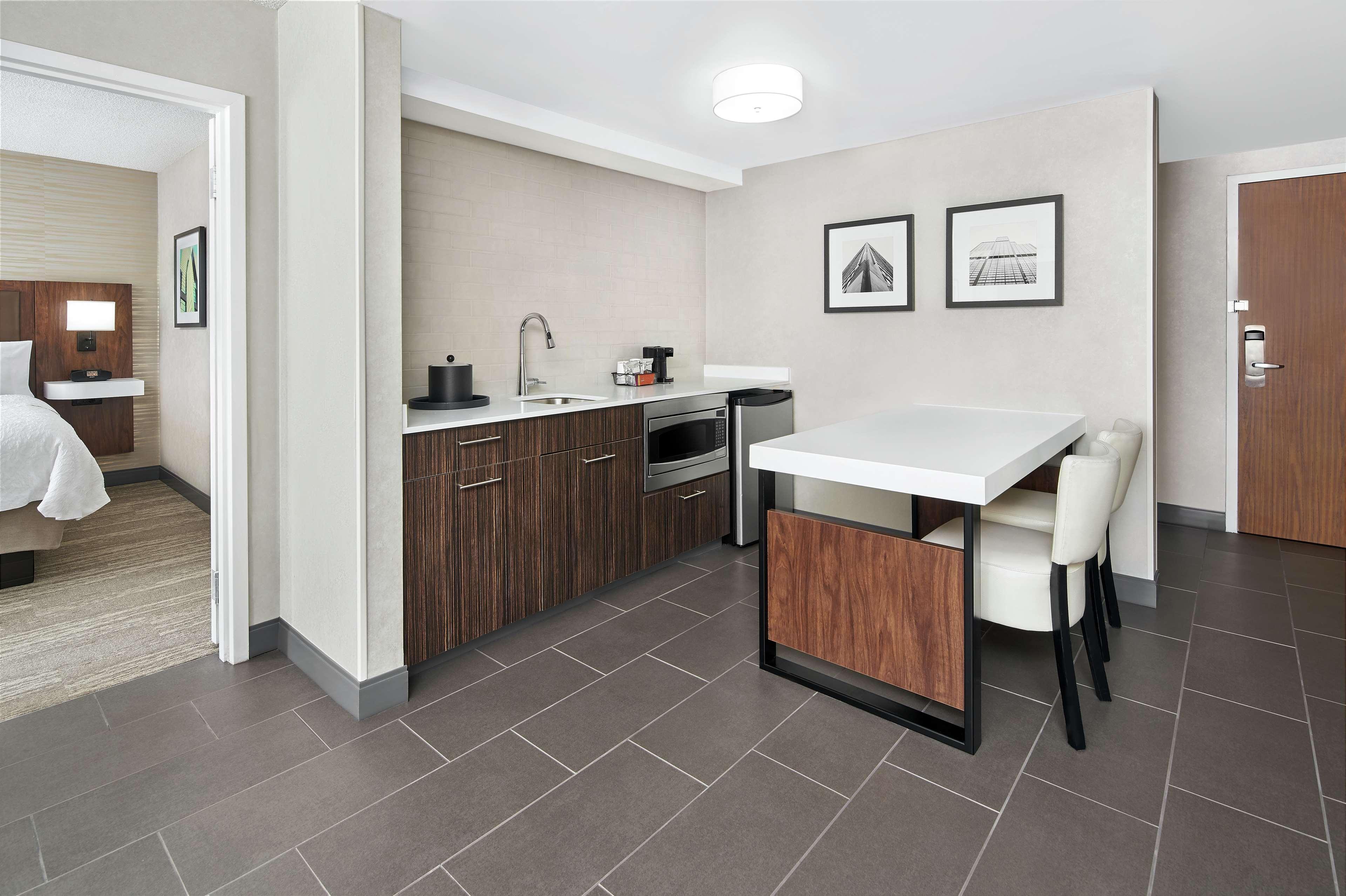 Hampton & Chicago-downtown