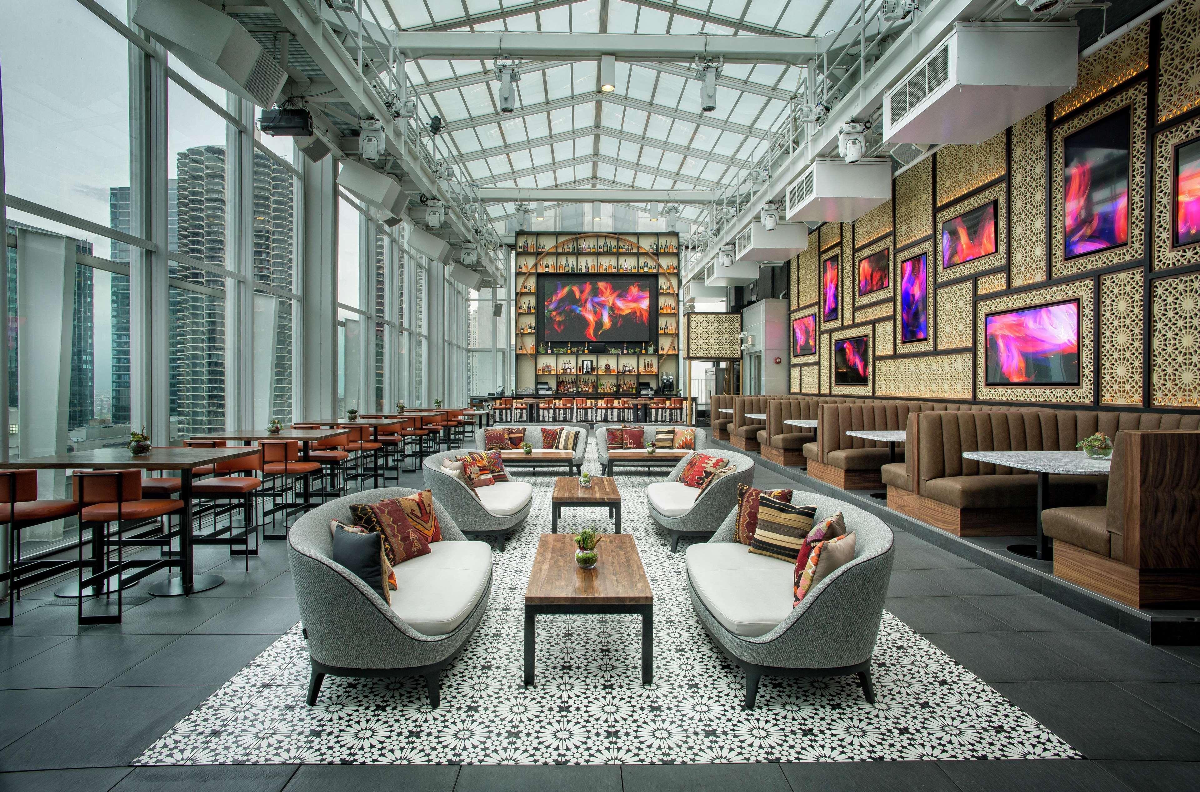 Thewit Chicago, A Hilton Chicago