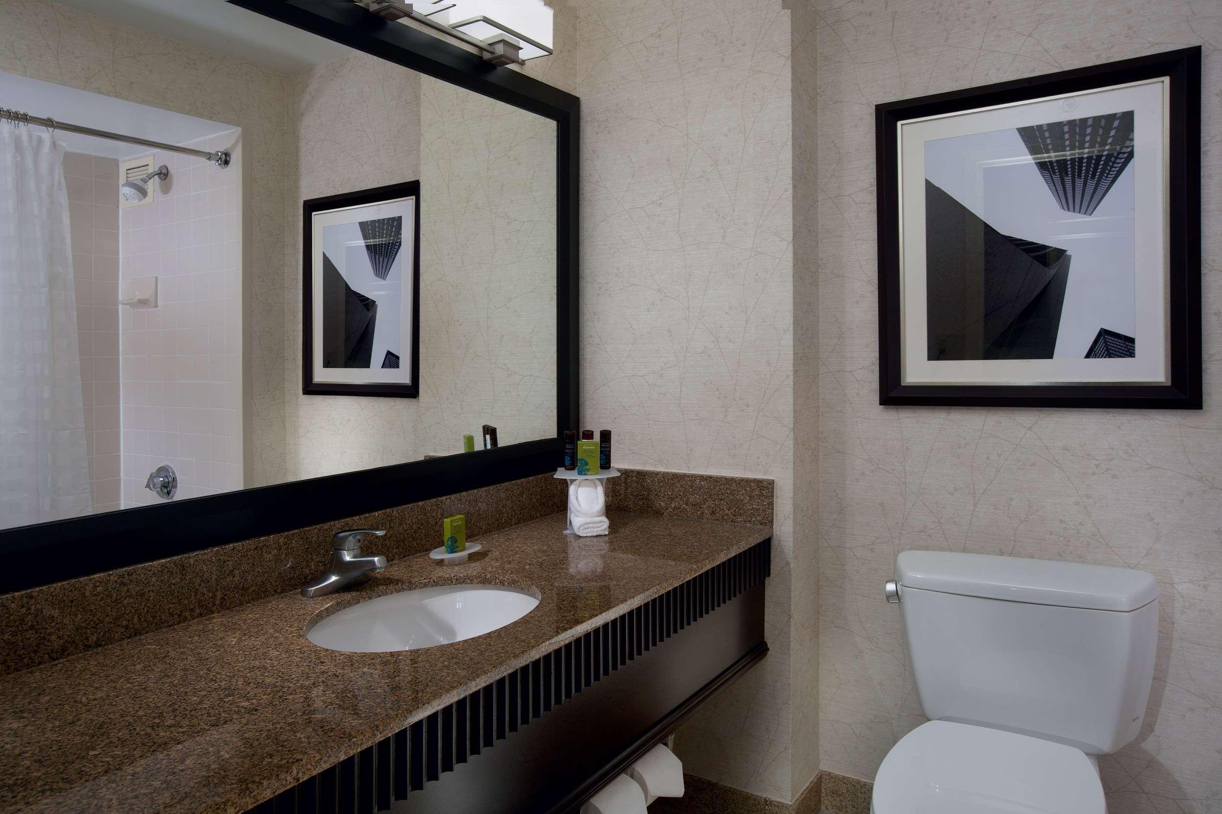 Embassy - Downtown River North Chicago