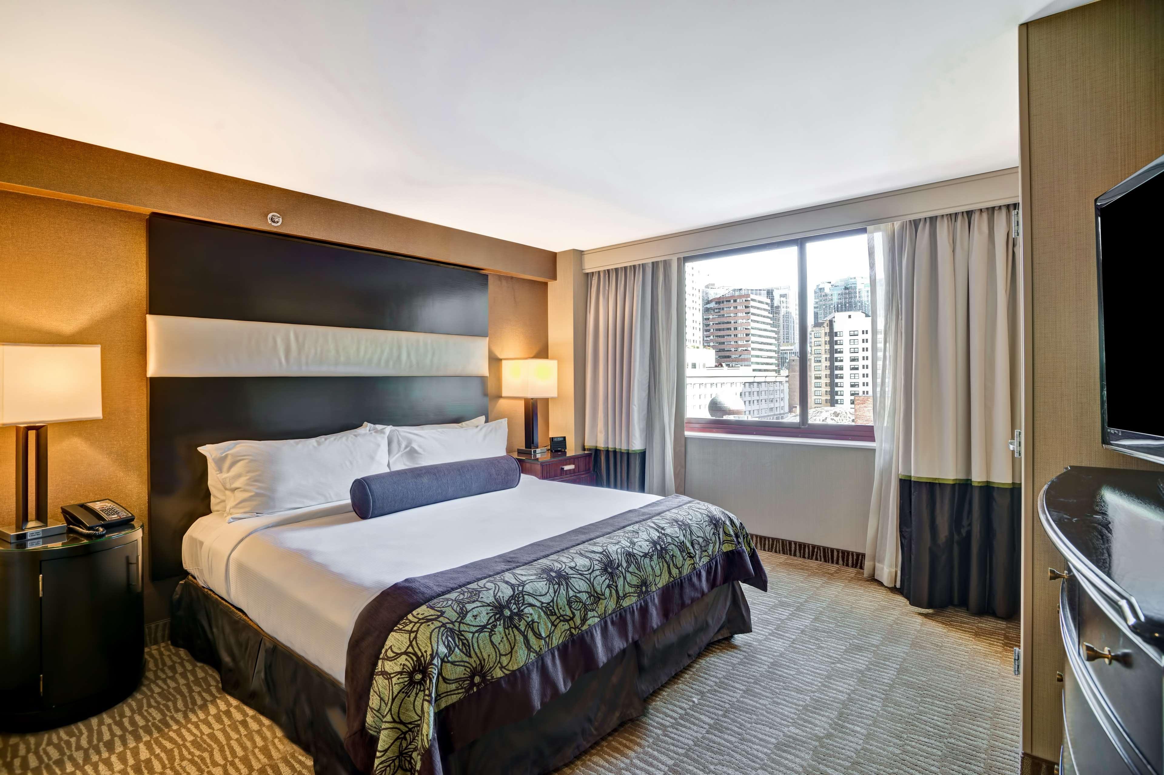 Embassy - Downtown River North Hotel 3*