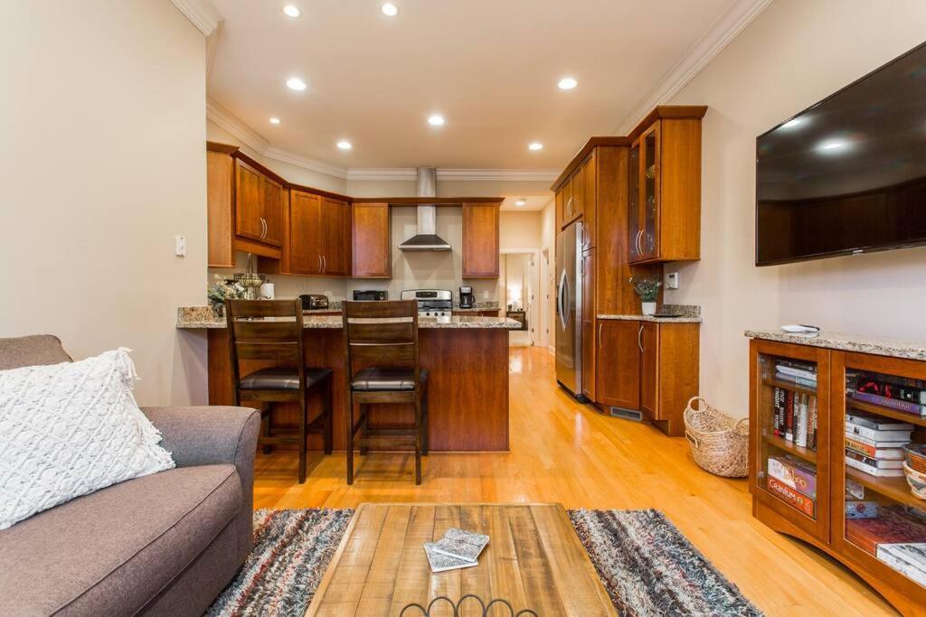 The Wrigleyville Vip-200 Steps From Wrigley Field Apartment Chicago