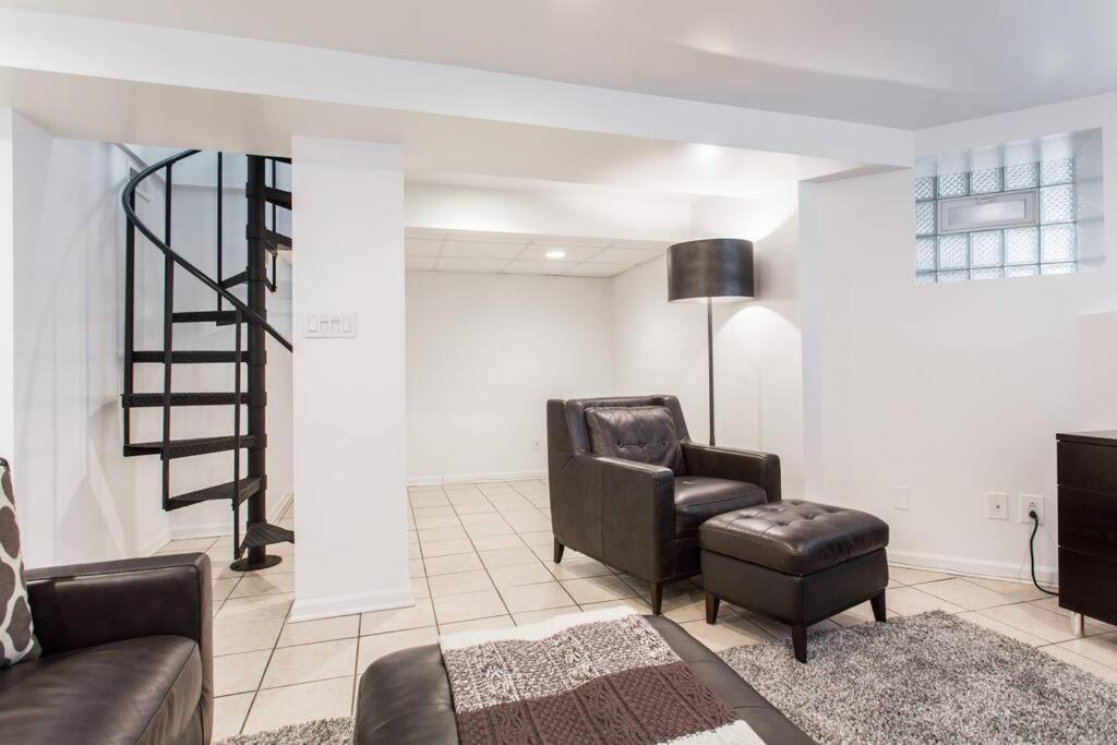 The Wrigleyville Deluxe -steps From Wrigley Sleeps 10 * Chicago