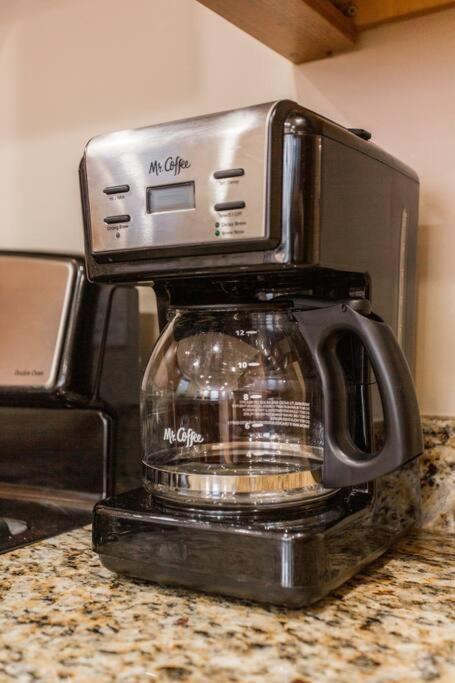 Apartment The Wrigleyville Deluxe -steps From Wrigley Sleeps 10 *