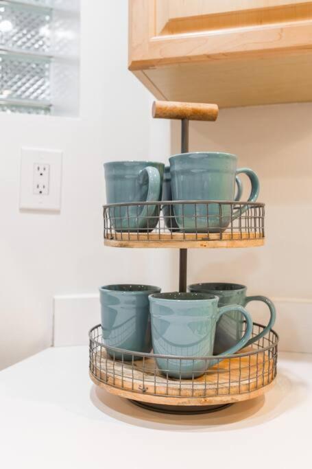 The Wrigleyville Deluxe -steps From Wrigley Sleeps 10