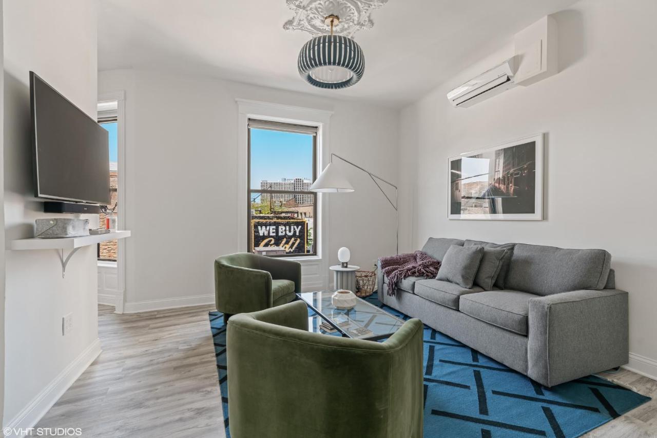 The Neighborhood Lincoln Park Apartment