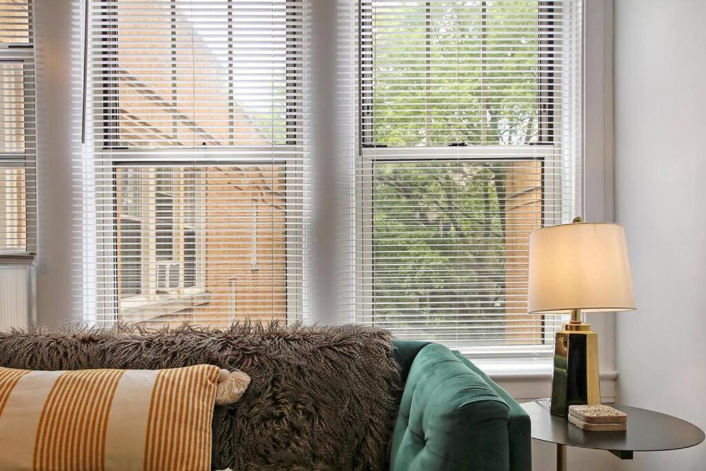 1br Deluxe With Complete Amenities - Campbell 3 * Chicago