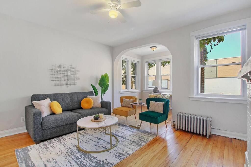 Charming 3br Close To Stores & Dining - Newgard 1n