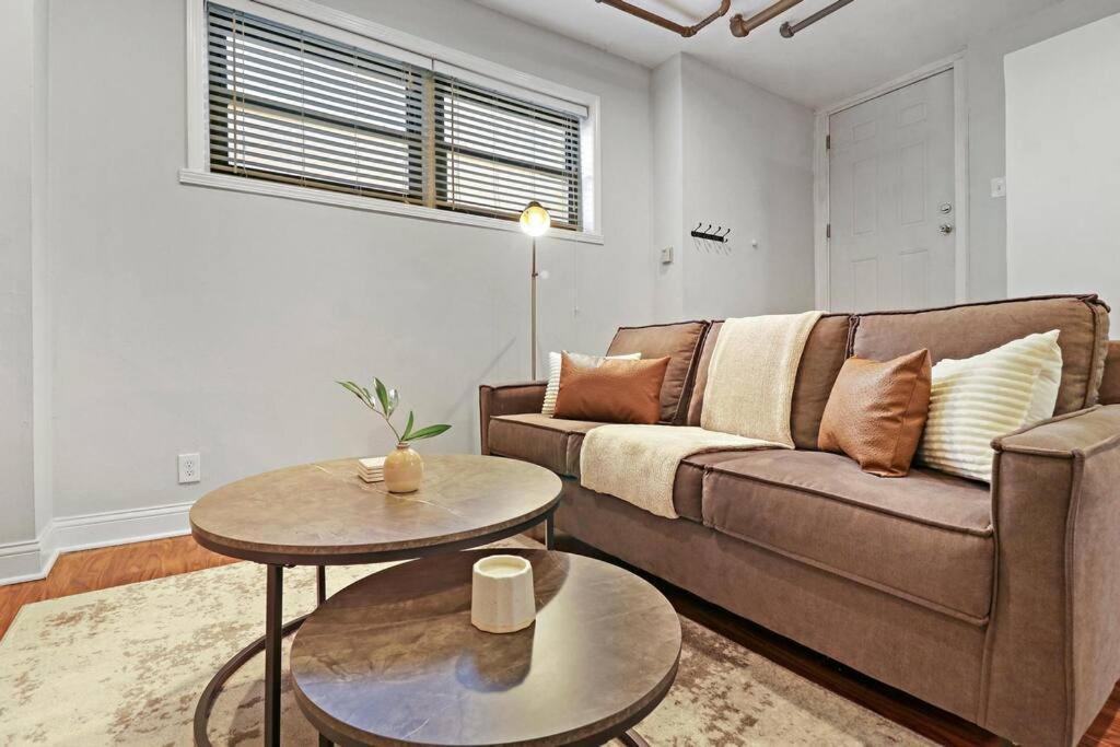 Stylish And Fully Furnished - Oakdale G Apartment
