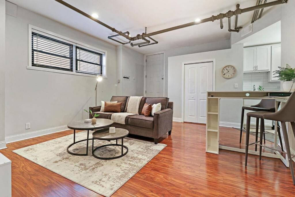 Stylish And Fully Furnished - Oakdale G Chicago