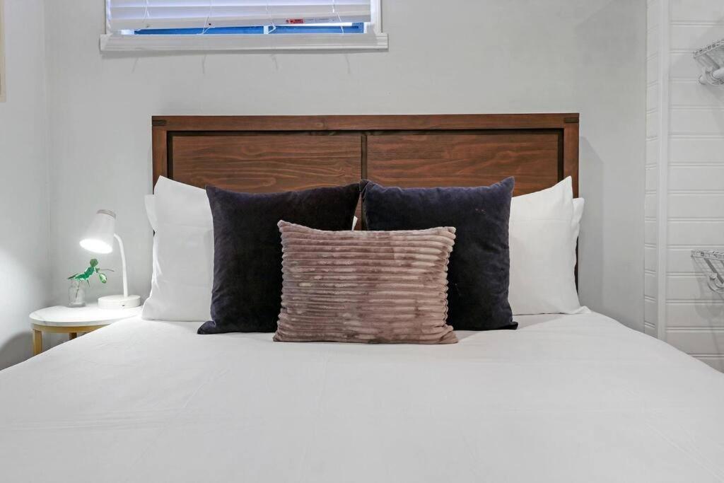 Stylish And Fully Furnished - Oakdale G Apartment