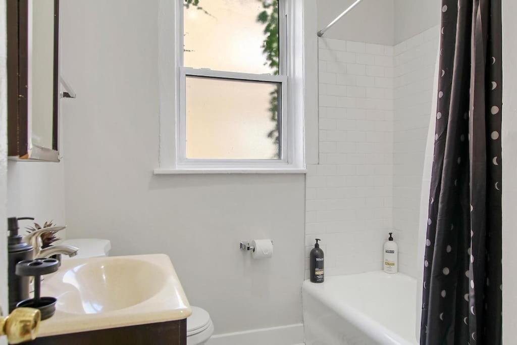 Charming 3br Close To Stores & Dining - Newgard 1n Apartment Chicago