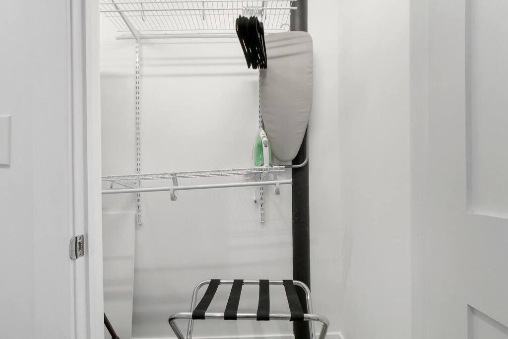 Cozy With In-unit Laundry And Wi-fi! - Montrose 111 Apartment Chicago