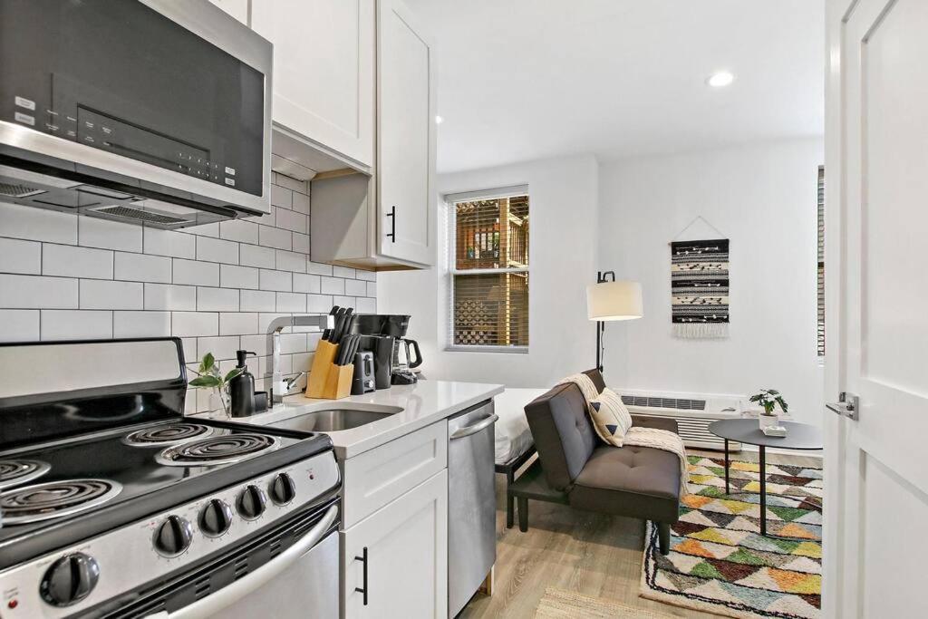 Apartment Cozy With In-unit Laundry And Wi-fi! - Montrose 111