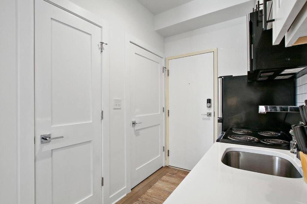 Cozy With In-unit Laundry And Wi-fi! - Montrose 111 Apartment