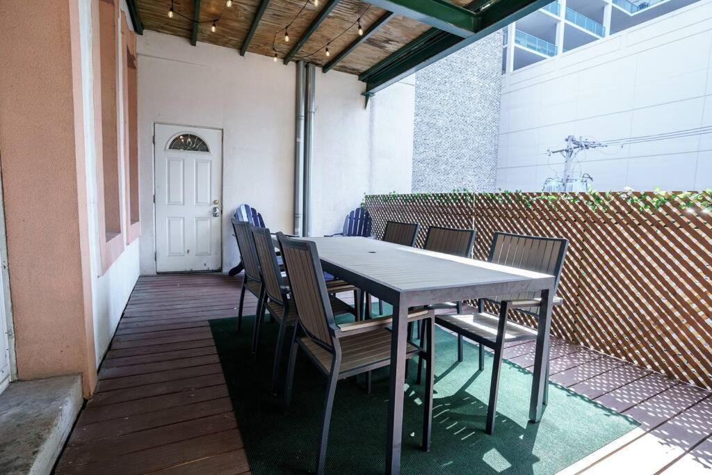 River North 3br/2ba: Huge, Parking, Center Apartment *