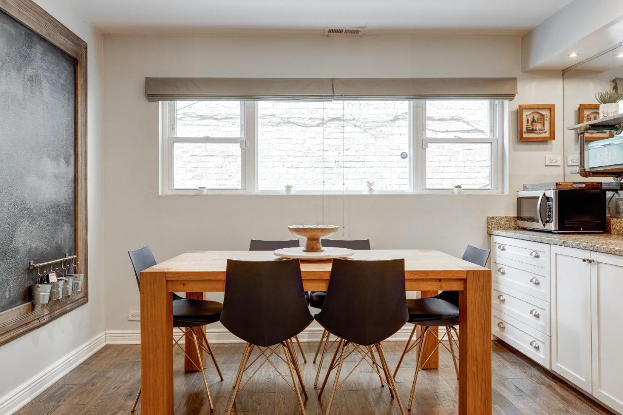 Casa de Férias Free Parking! Designed For Work And Play - Perfect For Any Traveler With 2 Work Spaces And Old Town Charm Townhouse Chicago