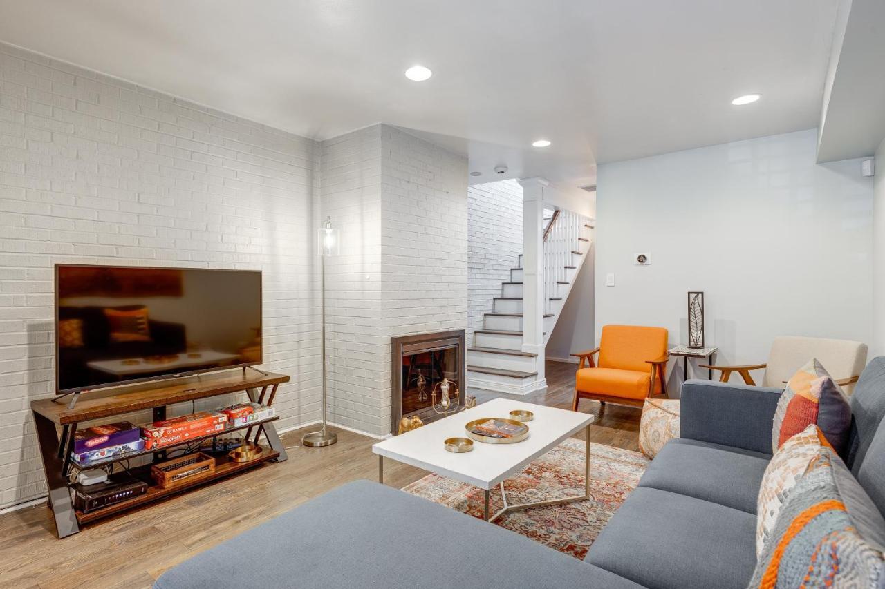 Free Parking! Designed For Work And Play - Perfect For Any Traveler With 2 Work Spaces And Old Town Charm Townhouse Holiday home *