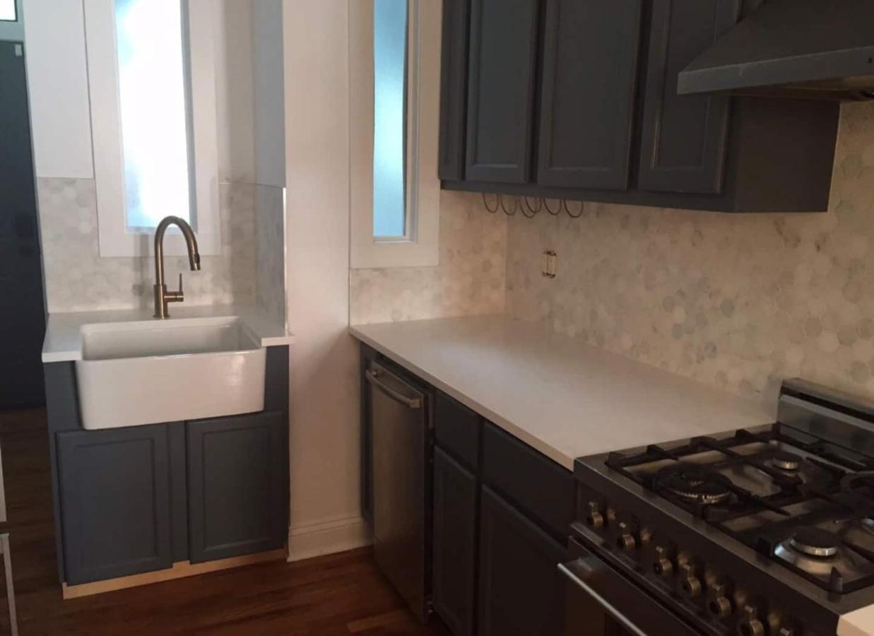 Walk To Lincoln Park, North Avenue Beach, And Second City! Lovely Old Town Charm! Apartment *