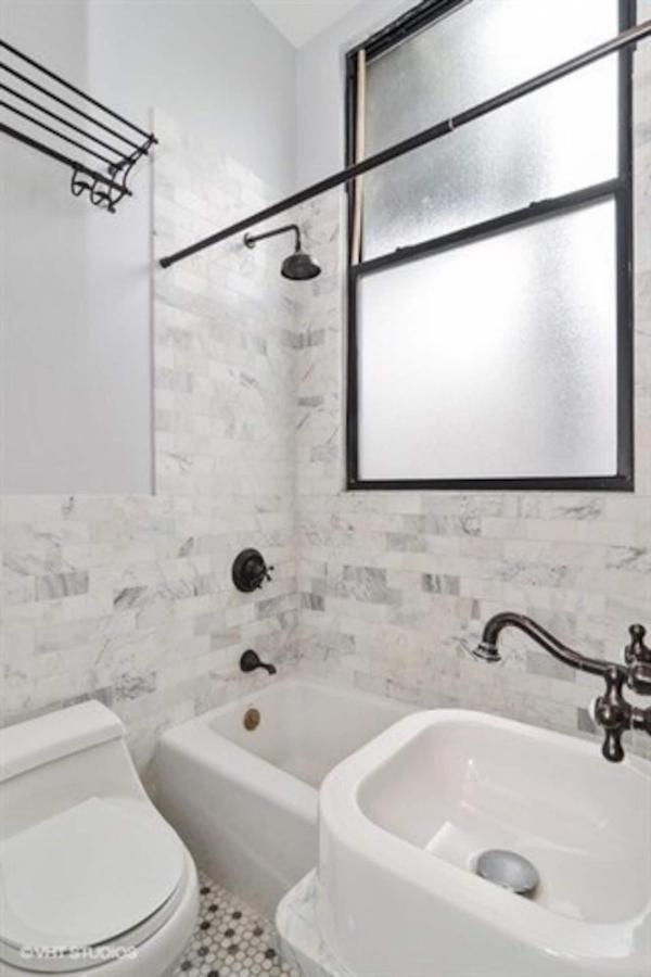 Apartment Walk To Lincoln Park, North Avenue Beach, And Second City! Lovely Old Town Charm!