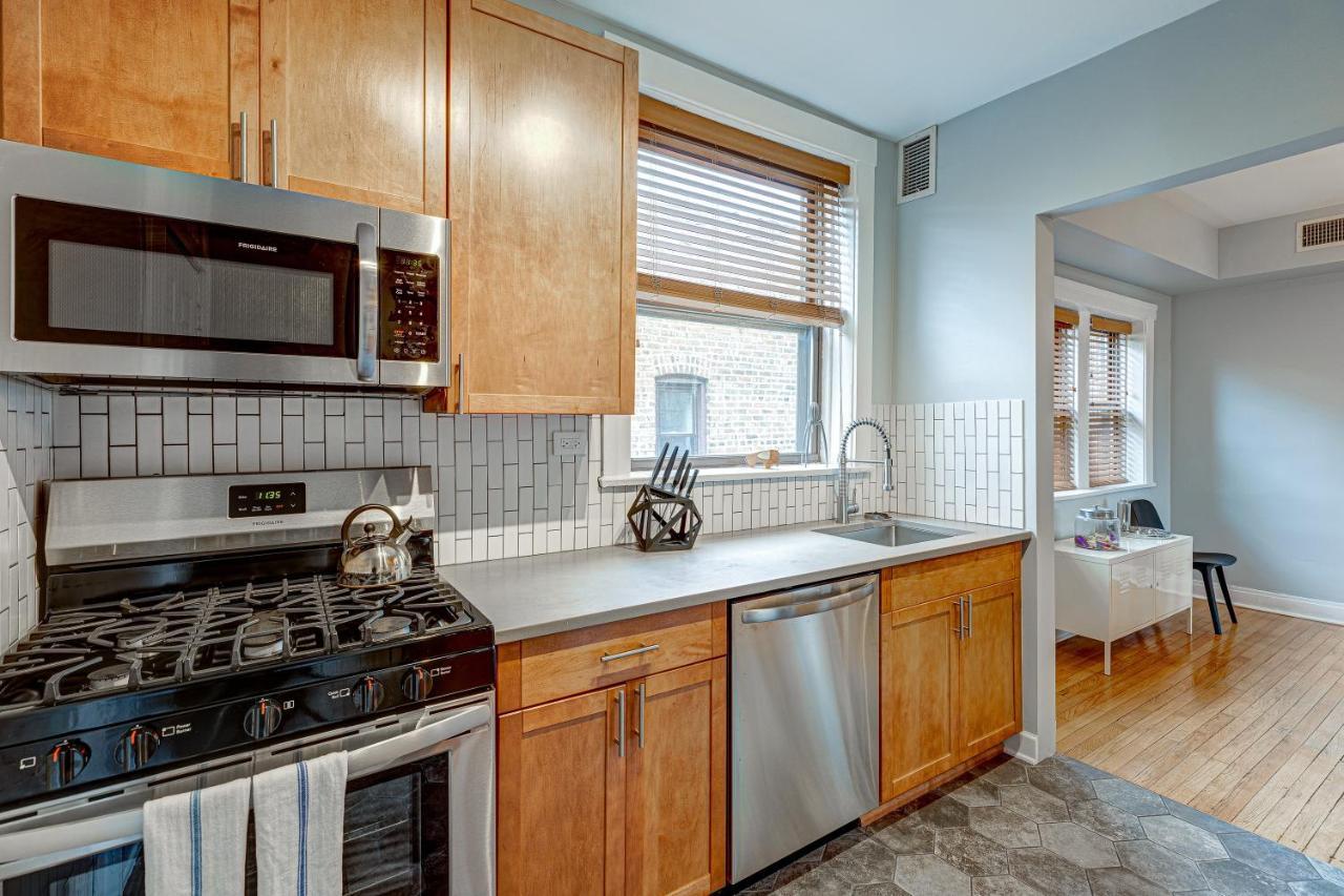 Apartment Steps To The Lakefront! This Uptown Beauty Is Everything You Need For A Perfect Getaway Chicago