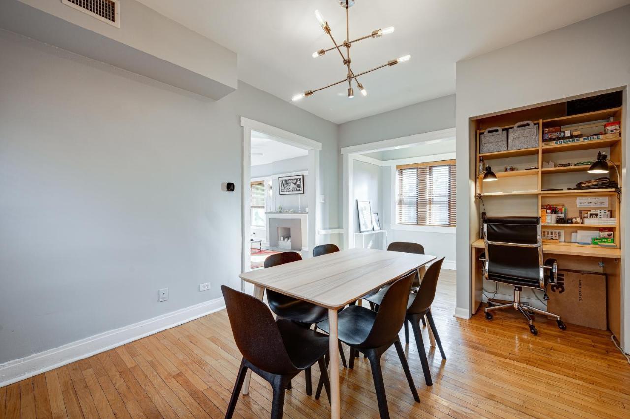 Steps To The Lakefront! This Uptown Beauty Is Everything You Need For A Perfect Getaway Apartment Chicago