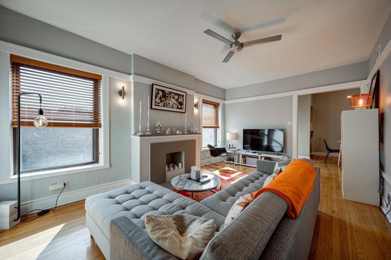 Steps To The Lakefront! This Uptown Beauty Is Everything You Need For A Perfect Getaway Apartment Chicago