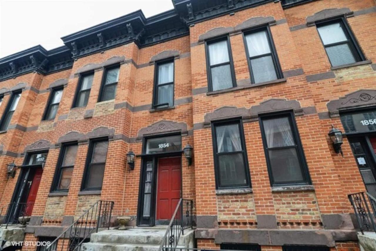 Walk To Lincoln Park, North Avenue Beach, And Second City! Lovely Old Town Charm! Chicago