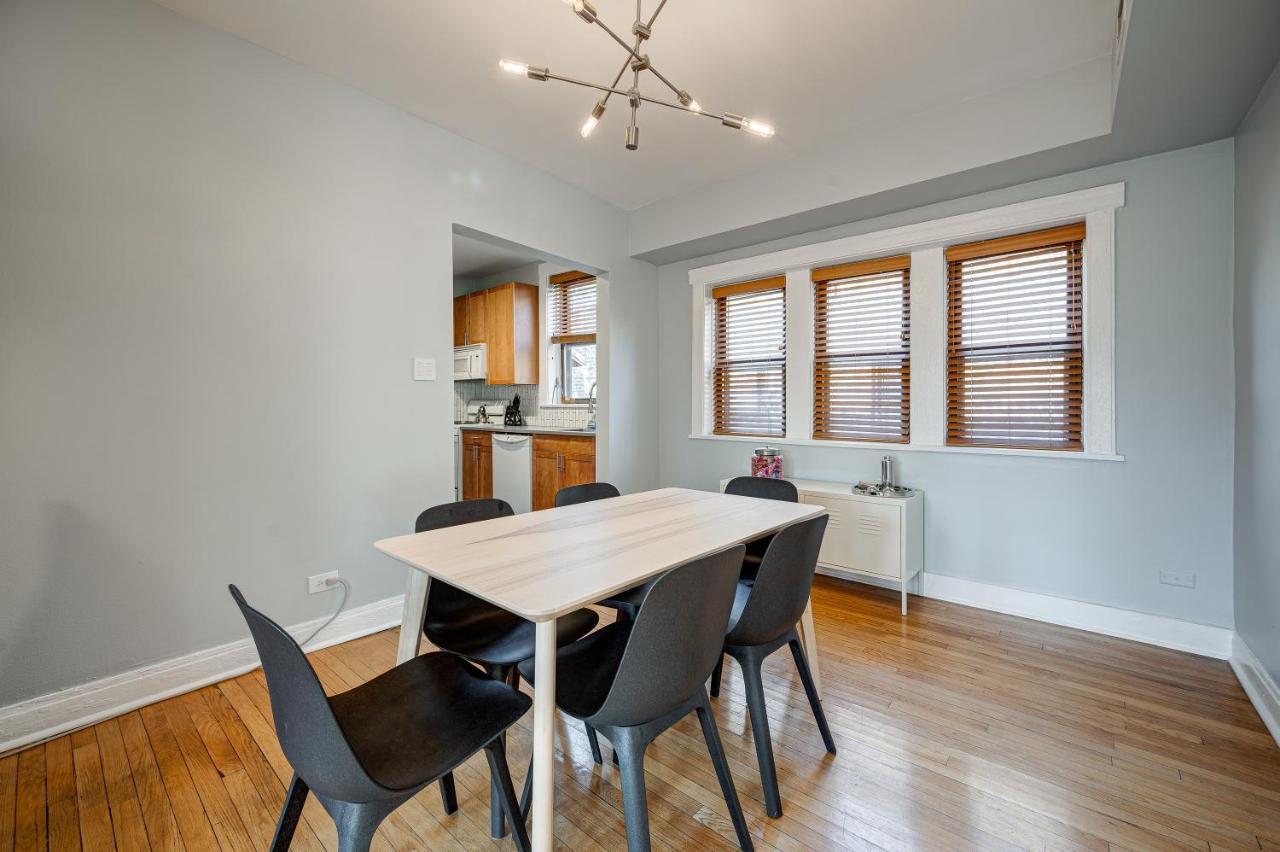 Steps To The Lakefront! This Uptown Beauty Is Everything You Need For A Perfect Getaway * Chicago