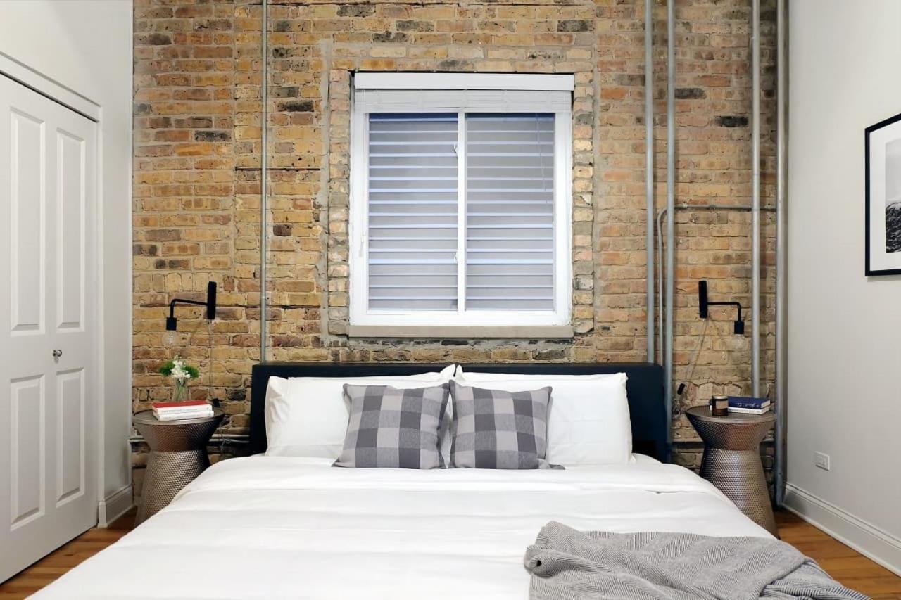 Breathtaking Getaway In Prime Lakeview Location! Apartment Chicago