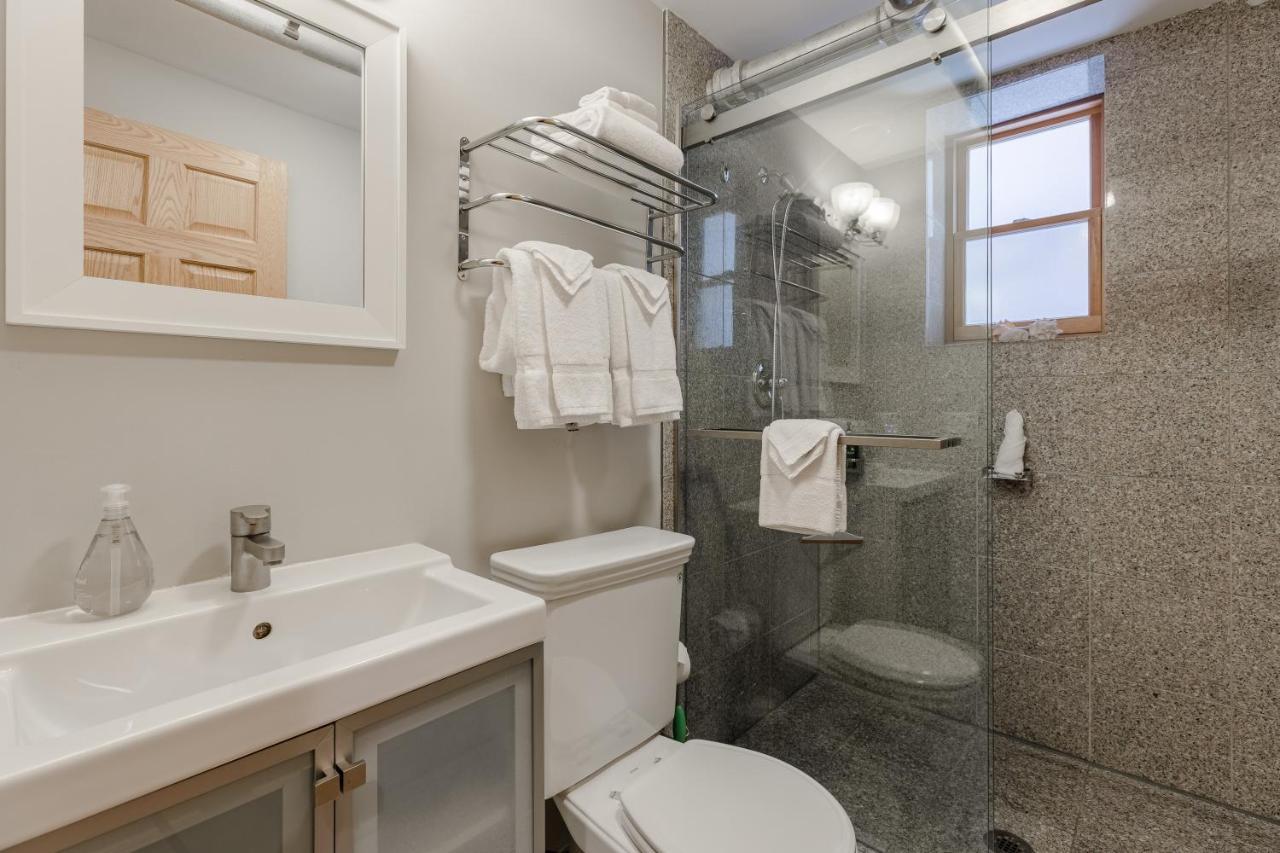 Apartment Quiet Oasis Only Minutes From Downtown - Friendly Neighborhood! Apts Chicago