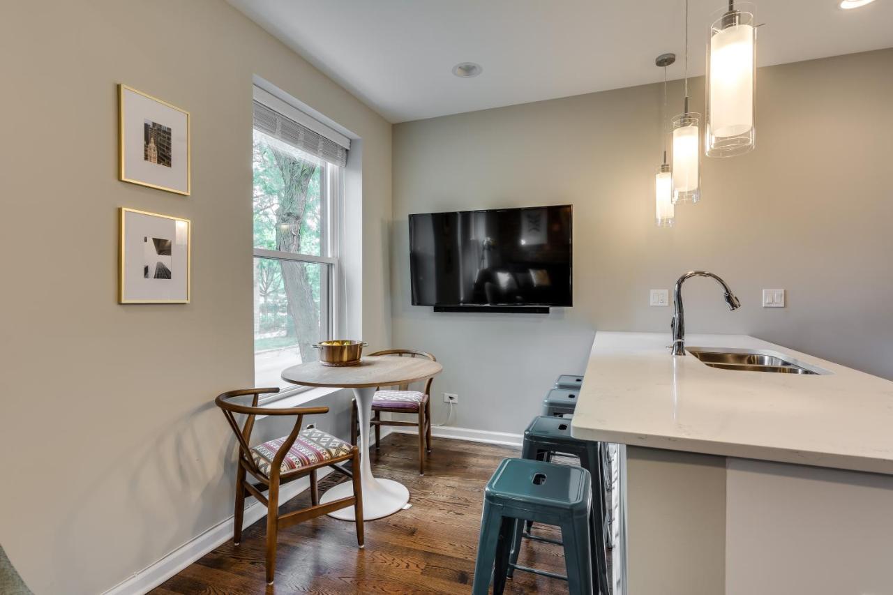 Apartment Vibrant & Stylish 4 Bed Condo Near Humboldt Park Chicago