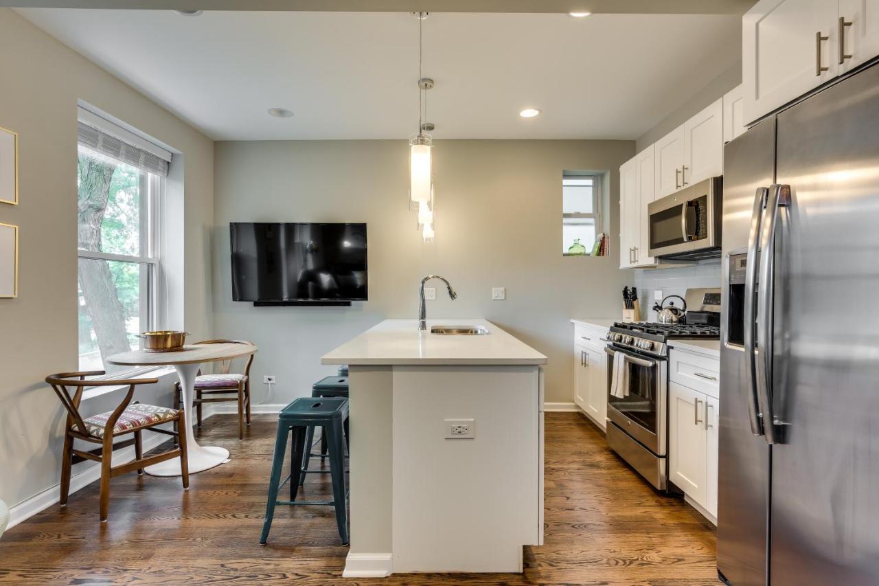 Vibrant & Stylish 4 Bed Condo Near Humboldt Park * Chicago
