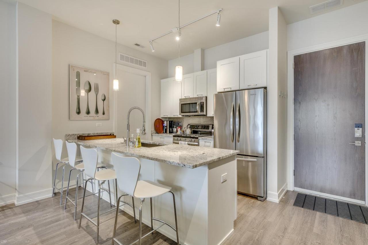 Sheridan Park Stunner! No Matter If You Are In Town For Business Or Fun This Has You Covered Apts Apartment Chicago