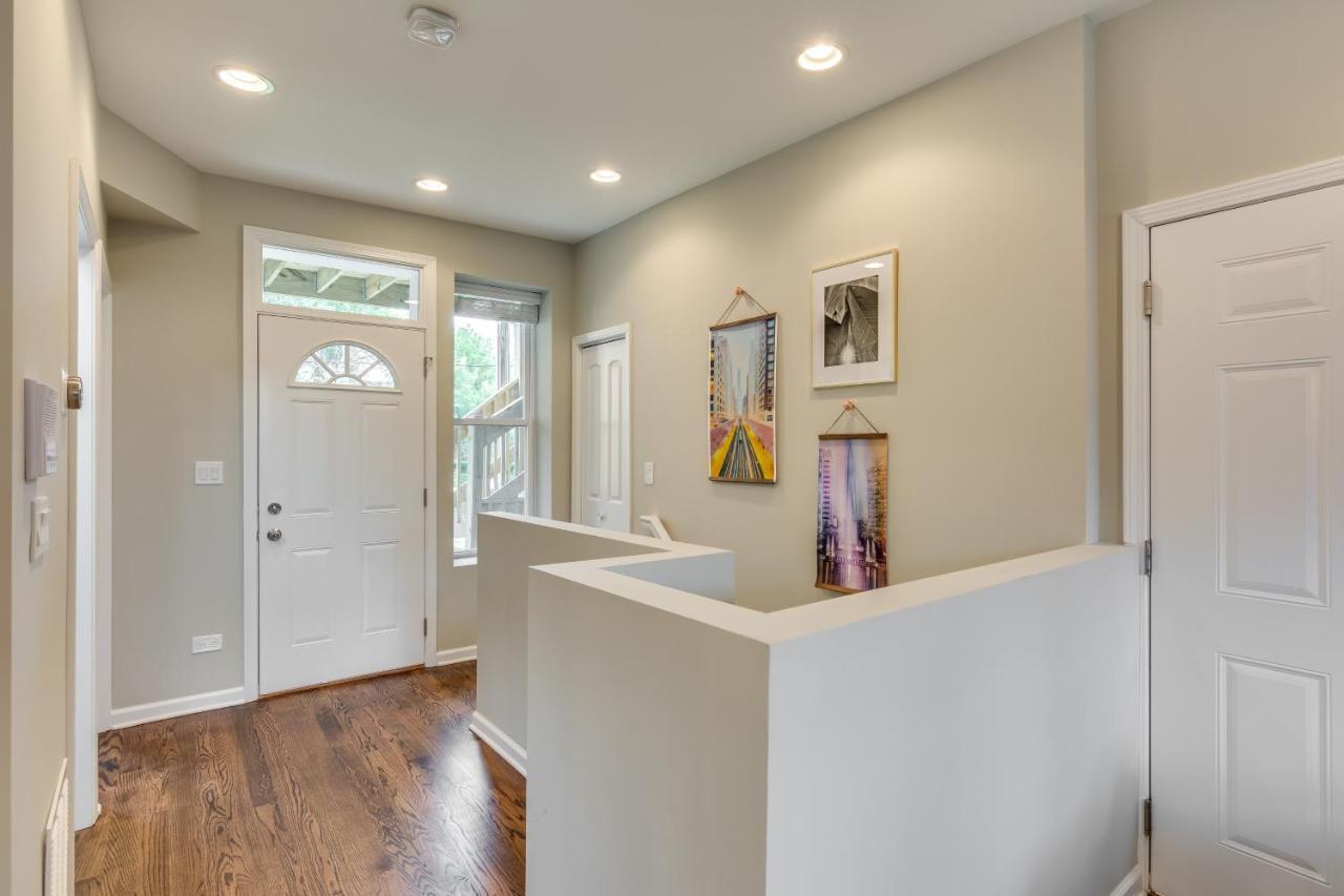 Vibrant & Stylish 4 Bed Condo Near Humboldt Park