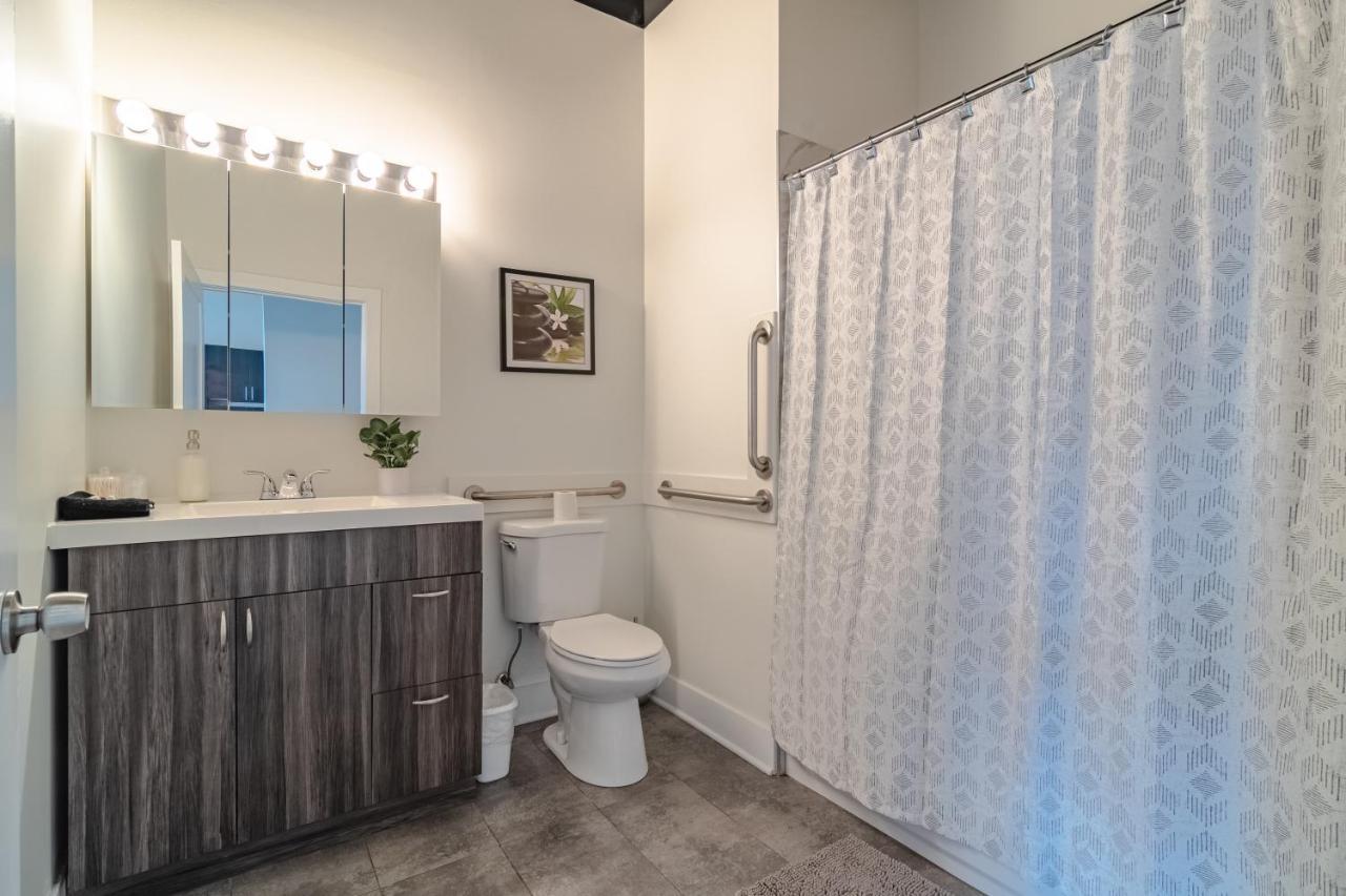 Cozy 2Br South Loop Condo With Optional Parking And Gym Near Mccormick Place, Public Transit & City Hotspots Apartment