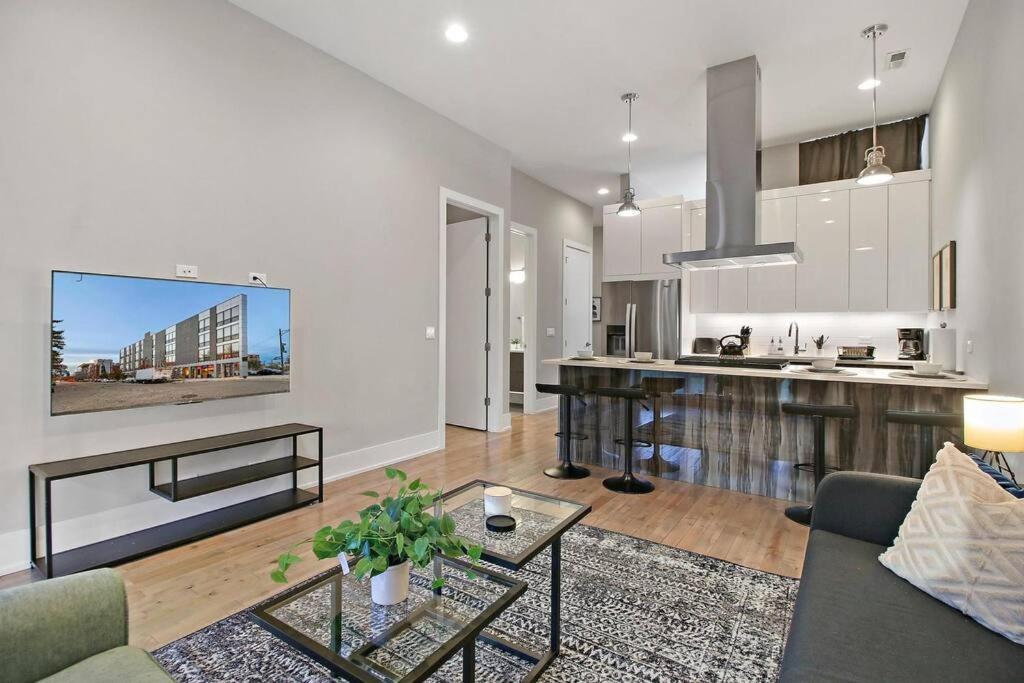 Well-equipped 2br With Laundry - Crosby 205 Apartment Chicago