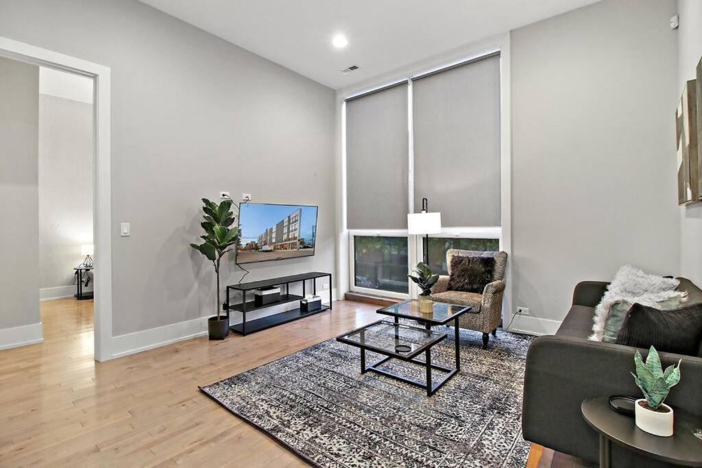 Apartment 1br Well-decorated With Laundry - Crosby 209