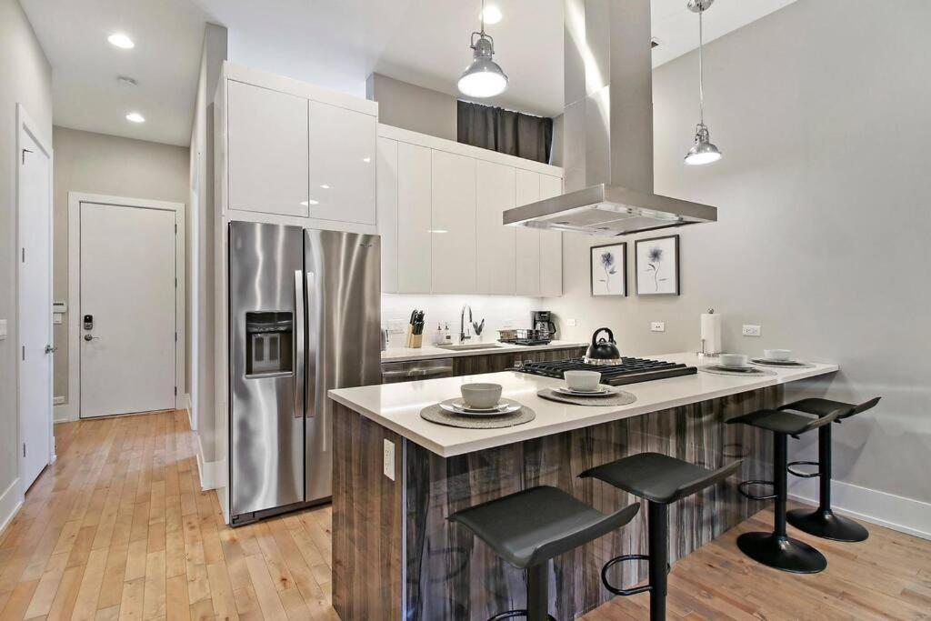 Well-equipped 2br With Laundry - Crosby 205 Apartment Chicago