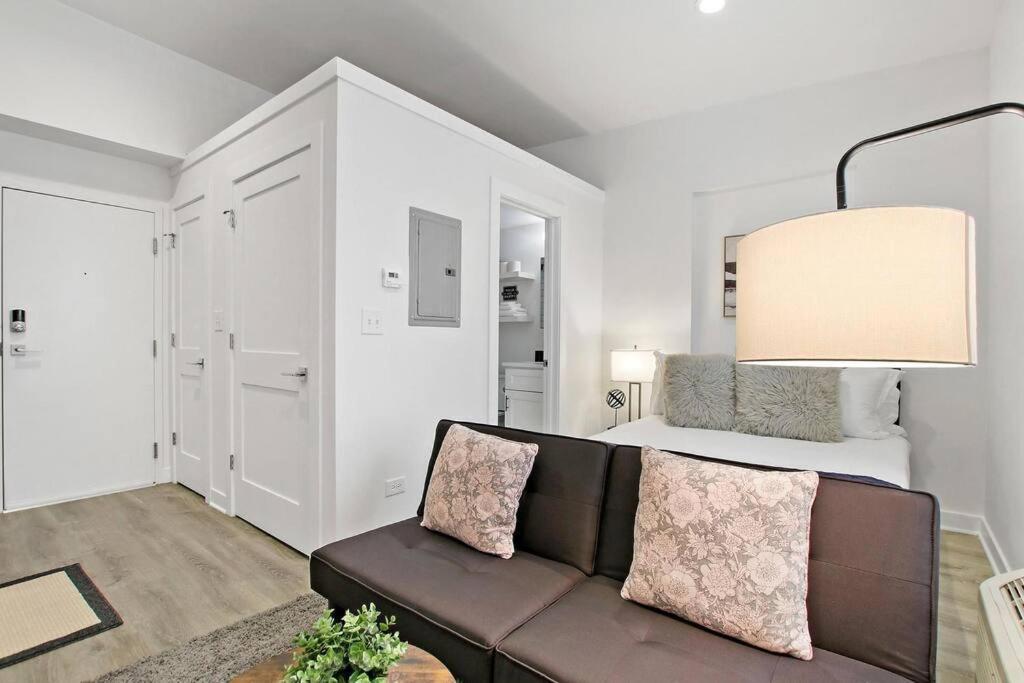 With Laundry, Near Shops! - Montrose 316 & 318 Apartment