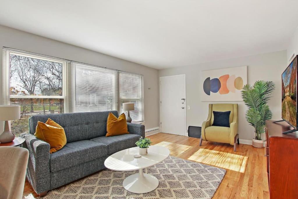 Apartment Roomy 1-bedroom In Bowmanville -foster 1e Chicago