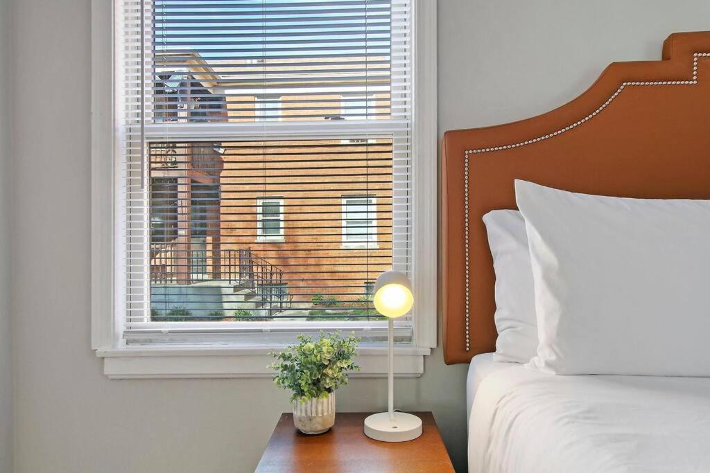 Roomy 1-bedroom In Bowmanville -foster 1e Chicago