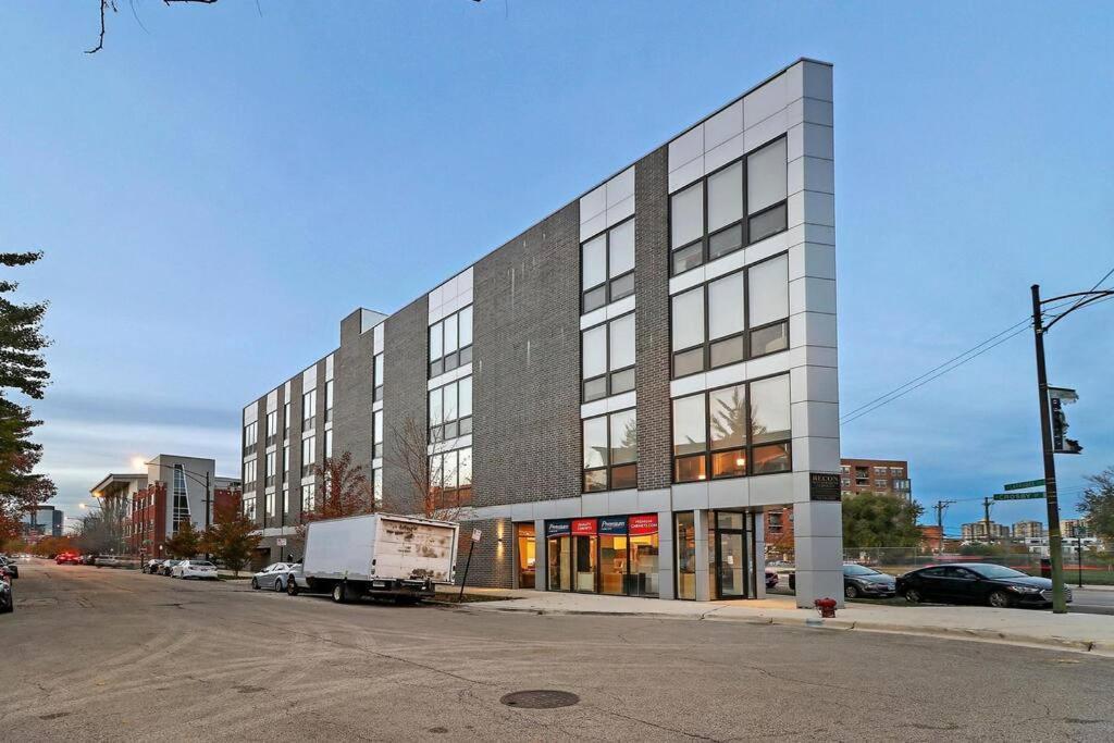 1br Well-decorated With Laundry - Crosby 209 Apartment *
