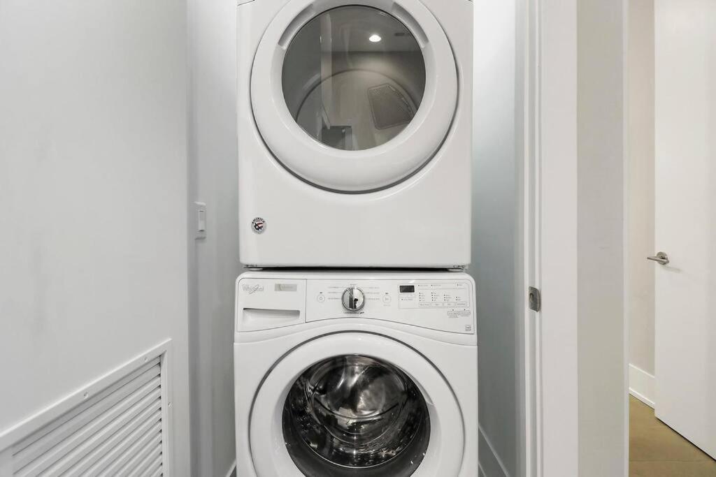 1br Well-decorated With Laundry - Crosby 209