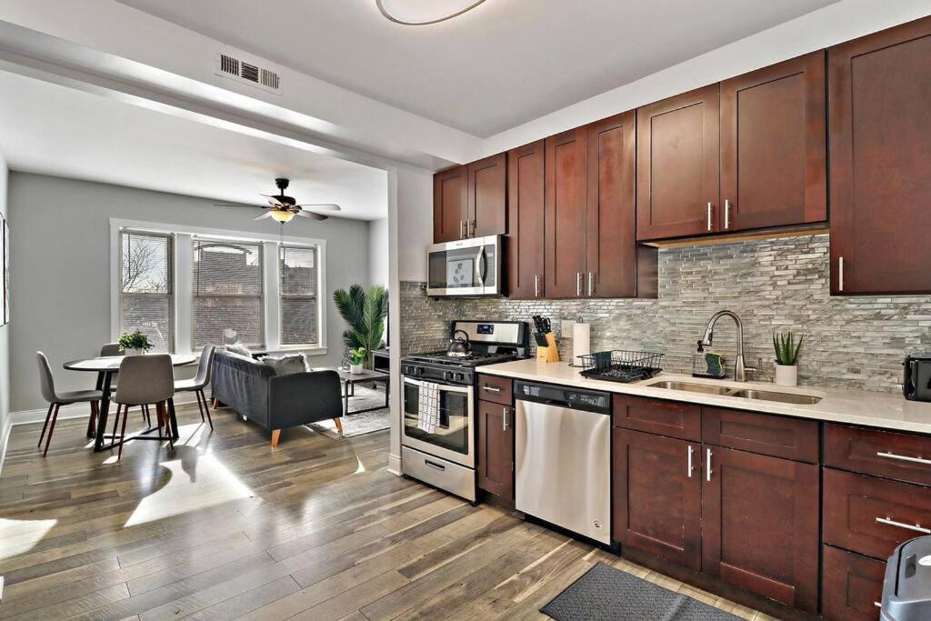 Irving Park 3br With Full Kitchen - Belle Plaine 2w Apartamento