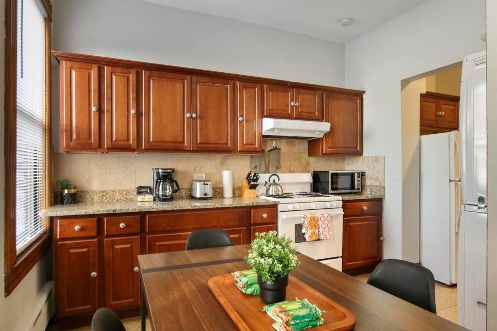 Well-equipped 4br With In-unit Washer & Dryer - Broadway 2 Apartamento Chicago