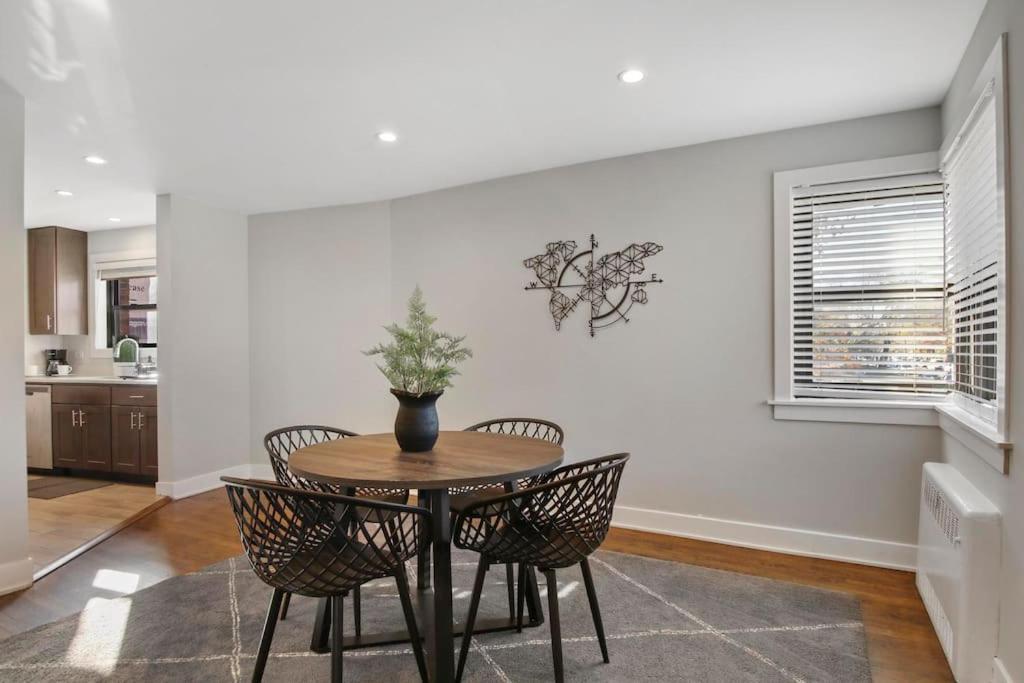 Vibrant 2br Close To And Park - Sheridan 1 Apartment *