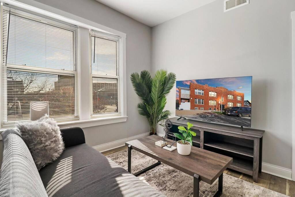 Irving Park 3br With Full Kitchen - Belle Plaine 2w Apartamento *